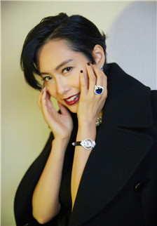 气质女演员朱茵参加2019搜狐时尚盛典的图片