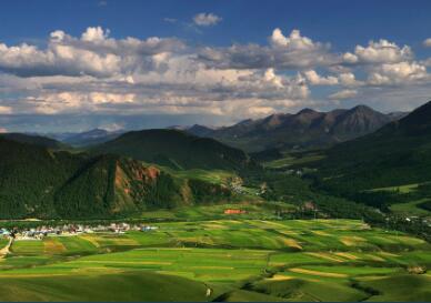湖南省永州市阳明山万和湖的日出图