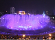 都市夜景喷泉水池图片
